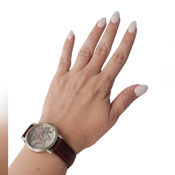 Urban Outfitters World Watch - Picture 2 of 3